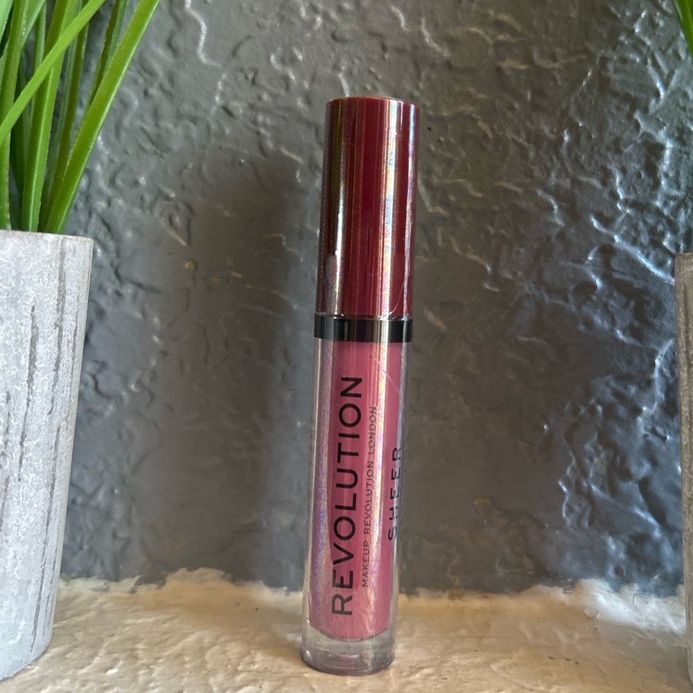 Makeup Revolution by London Sheer Brilliant Lip Gloss Dollhouse 116 NWT